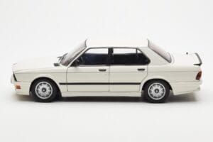 BMW M535i E28 Alpine Λευκό AUTOart 1:18 75161 Μέταλλο - εικόνα 4 από 10