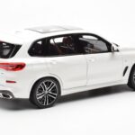 BMW X5 G05 Λευκό Paragon 1:18 - image 3 of 8
