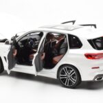 BMW X5 G05 Λευκό Paragon 1:18 - image 5 of 8