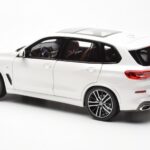 BMW X5 G05 Λευκό Paragon 1:18 - image 7 of 8