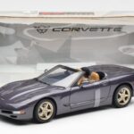 Chevrolet Corvette C5 Καμπριολέ Μωβ Περλέ Μεταλλικό UT Models 1:18 - image 6 of 6