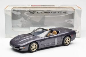 Chevrolet Corvette C5 Καμπριολέ Μωβ Περλέ Μεταλλικό UT Models 1:18 21010 Μέταλλο - εικόνα 6 από 6