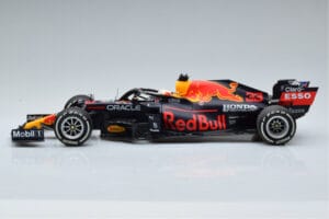 Red Bull Racing RB16B #33 M. Verstappen Abu Dhabi GP F1 World Champion 2021 Minichamps 1:18 110212333 Μέταλλο - εικόνα 3 από 6