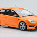 Ford Focus Mk2 ST 2.5 Electric Πορτοκαλί Otto 1:18 - image 4 of 6