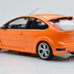 Ford Focus Mk2 ST 2.5 Electric Πορτοκαλί Otto 1:18 - image 5 of 6