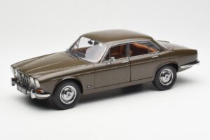 Jaguar XJ6 Series 1 4.2 Sable Καφέ Paragon 1:18 2011004