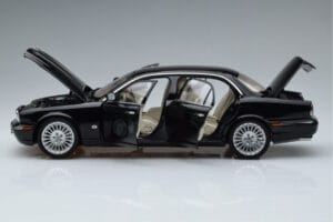 Jaguar XJ6 X350 Ebony Μαύρο Almost Real 1:18 810501 Μέταλλο - εικόνα 4 από 11