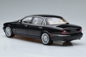 Jaguar XJ6 X350 Ebony Μαύρο Almost Real 1:18 810501 Μέταλλο - εικόνα 6 από 11