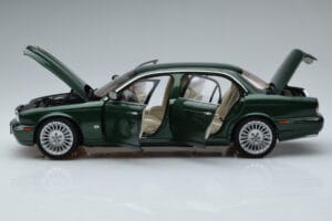 Jaguar XJ6 X350 Racing Πράσινο Almost Real 1:18 810502 Μέταλλο - εικόνα 4 από 13