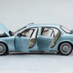 Jaguar XJ6 X350 Seafrost Γαλάζιο Almost Real 1:18 - image 5 of 11