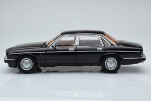 Jaguar XJ6 XJ40 Ebony Μαύρο Almost Real 1:18 810543 Μέταλλο - εικόνα 4 από 11