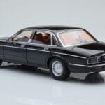 Jaguar XJ6 XJ40 Ebony Μαύρο Almost Real 1:18 - image 7 of 11