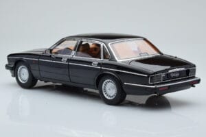 Jaguar XJ6 XJ40 Ebony Μαύρο Almost Real 1:18 810543 Μέταλλο - εικόνα 7 από 11