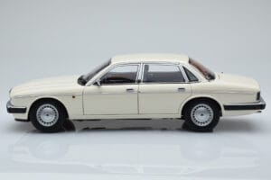 Jaguar XJ6 XJ40 Glacier Λευκό Almost Real 1:18 810542 Μέταλλο - εικόνα 4 από 11