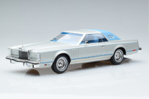 Lincoln Continental Mark V Ασημί MCG 1:18
