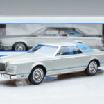 Lincoln Continental Mark V Ασημί MCG 1:18 - image 6 of 6