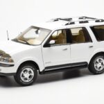 Lincoln Navigator Λευκό AUTOart 1:18