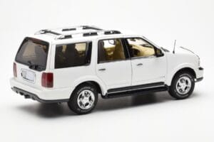 Lincoln Navigator Λευκό AUTOart 1:18 72761 Μέταλλο - εικόνα 3 από 8