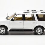 Lincoln Navigator Λευκό AUTOart 1:18 - image 4 of 8