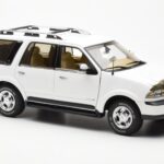 Lincoln Navigator Λευκό AUTOart 1:18 - image 6 of 8