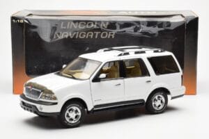 Lincoln Navigator Λευκό AUTOart 1:18 72761 Μέταλλο - εικόνα 8 από 8