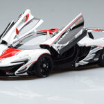 McLaren P1 GTR Γυαλιστερό Λευκό Με Κόκκινες Ρίγες AUTOart 1:18 - image 2 of 7