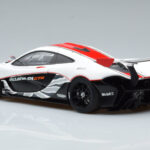 McLaren P1 GTR Γυαλιστερό Λευκό Με Κόκκινες Ρίγες AUTOart 1:18 - image 6 of 7