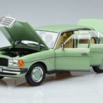 Mercedes 200 W123 Πράσινο Norev 1:18 183796 Μέταλλο - image 2 of 7