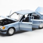 Mercedes 230E W124 Ανοιχτό Μπλε Μεταλλικό Norev 1:18 - image 2 of 8
