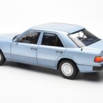 Mercedes 230E W124 Ανοιχτό Μπλε Μεταλλικό Norev 1:18 - image 7 of 8