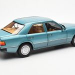 Mercedes 230E W124 Beryl Metallic Έκδοση Αντιπροσώπου Norev 1:18 B66040698 - image 3 of 8