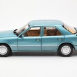 Mercedes 230E W124 Beryl Metallic Έκδοση Αντιπροσώπου Norev 1:18 B66040698 - image 4 of 8