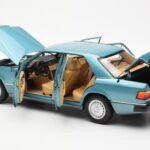 Mercedes 230E W124 Beryl Metallic Έκδοση Αντιπροσώπου Norev 1:18 B66040698 - image 5 of 8
