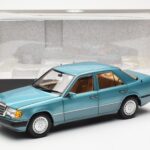 Mercedes 230E W124 Beryl Metallic Έκδοση Αντιπροσώπου Norev 1:18 B66040698 - image 8 of 8