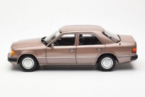 Mercedes 230E W124 Rosewood Metallic Έκδοση Αντιπροσώπου Norev 1:18 B66040697 Μέταλλο - εικόνα 4 από 8