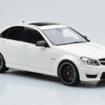 Mercedes C63 AMG W204 Λευκό GT Spirit 1:18 - image 4 of 6