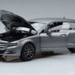 Mercedes CLS Shooting Brake X218 Alanite Γκρι Norev 1:18 - image 2 of 7