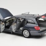 Mercedes E-Class S212 T-Model Tenorit Γκρι Metallic Minichamps 1:18 B66962447 - image 5 of 8