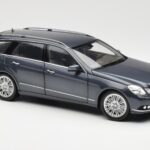 Mercedes E-Class S212 T-Model Tenorit Γκρι Metallic Minichamps 1:18 B66962447 - image 6 of 8