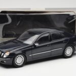Mercedes E-Class W211 Μπλε Metallic Kyosho 1:18 B66962147 - image 8 of 8