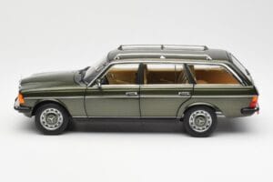 Mercedes 230T W123 T-Model Πράσινο Μεταλλικό Norev 1:18 183730 Μέταλλο - εικόνα 4 από 8