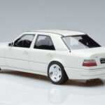 Mercedes E60 AMG W124 Λευκό Otto 1:18 - image 5 of 6