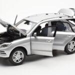 Mercedes M-Class W166 Iridium Ασημί Μεταλλικό Minichamps 1:18 B66960064 - image 2 of 8