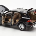Mercedes M-Class W166 Obsidian Μαύρο Μεταλλικό Minichamps 1:18 B66960063 - image 5 of 8