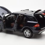 Mercedes M-Class W166 Tansanite Μπλε Μεταλλικό Minichamps 1:18 B66960065 - image 5 of 8