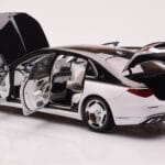 Mercedes Maybach S680 W223 Obsidian Μαύρο Diamond Λευκό Almost Real 1:18 - image 4 of 7