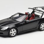 Mercedes SLK R171 Obsidian Μαύρο Metallic Minichamps 1:18 B66962319 - image 2 of 9