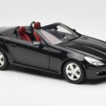 Mercedes SLK R171 Obsidian Μαύρο Metallic Minichamps 1:18 B66962319 - image 7 of 9