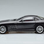 Mercedes SLR McLaren Μαύρο CMC 1:18 - image 5 of 10