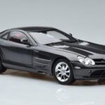 Mercedes SLR McLaren Μαύρο CMC 1:18 - image 6 of 10